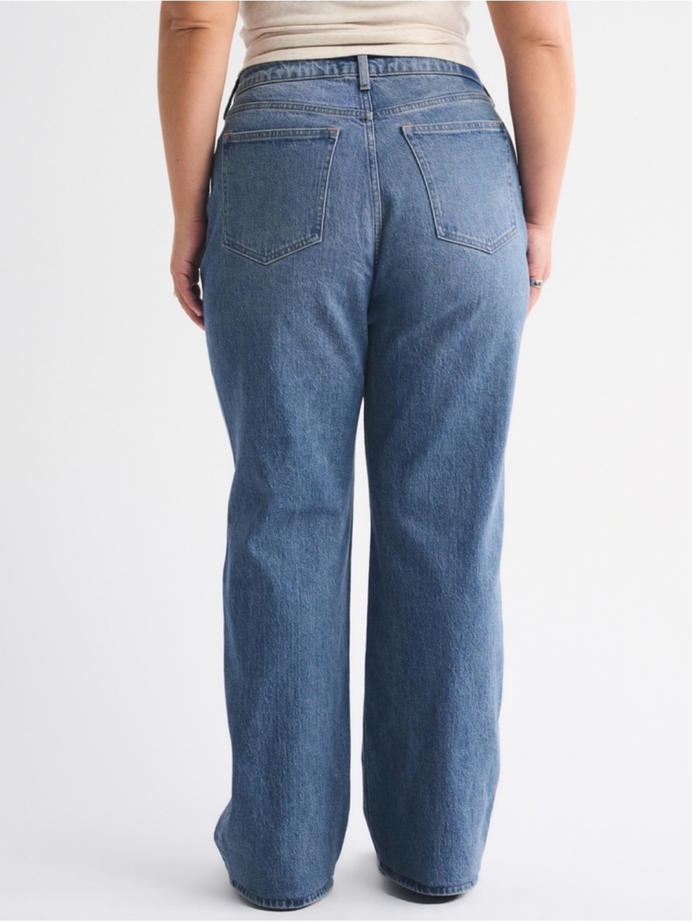 Curve Love High Rise 90s Relaxed
Shiny Embellished Jean - Picture 5 of 9